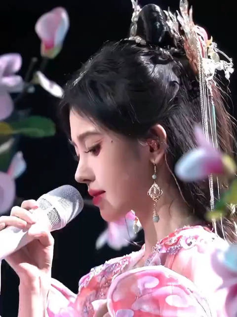 鞠婧祎